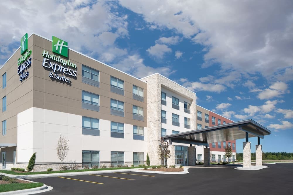 Holiday Inn Exp & Sts Elkhorn - Lake Geneva Area main