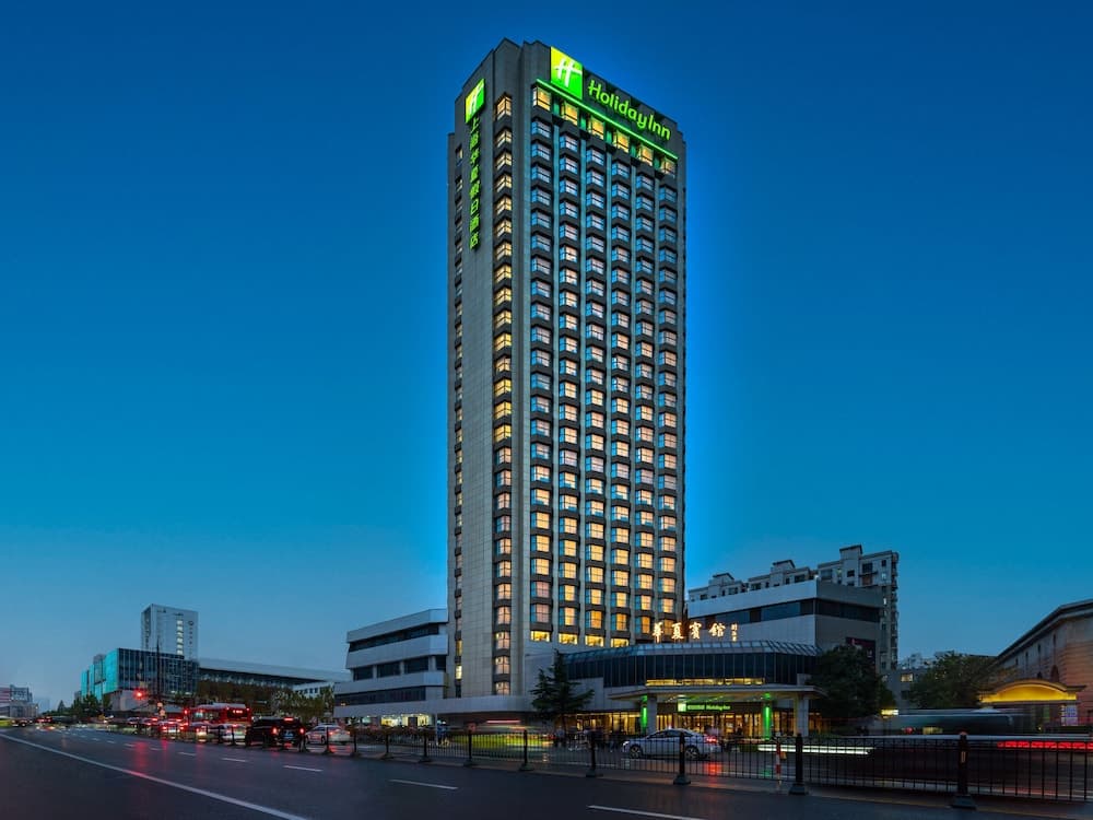 Holiday Inn Shanghai Huaxia main