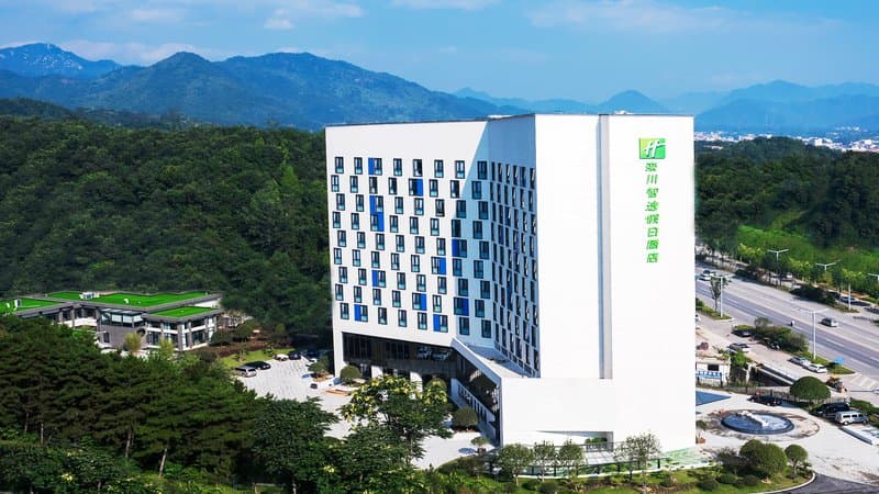 Holiday Inn Express Luanchuan main