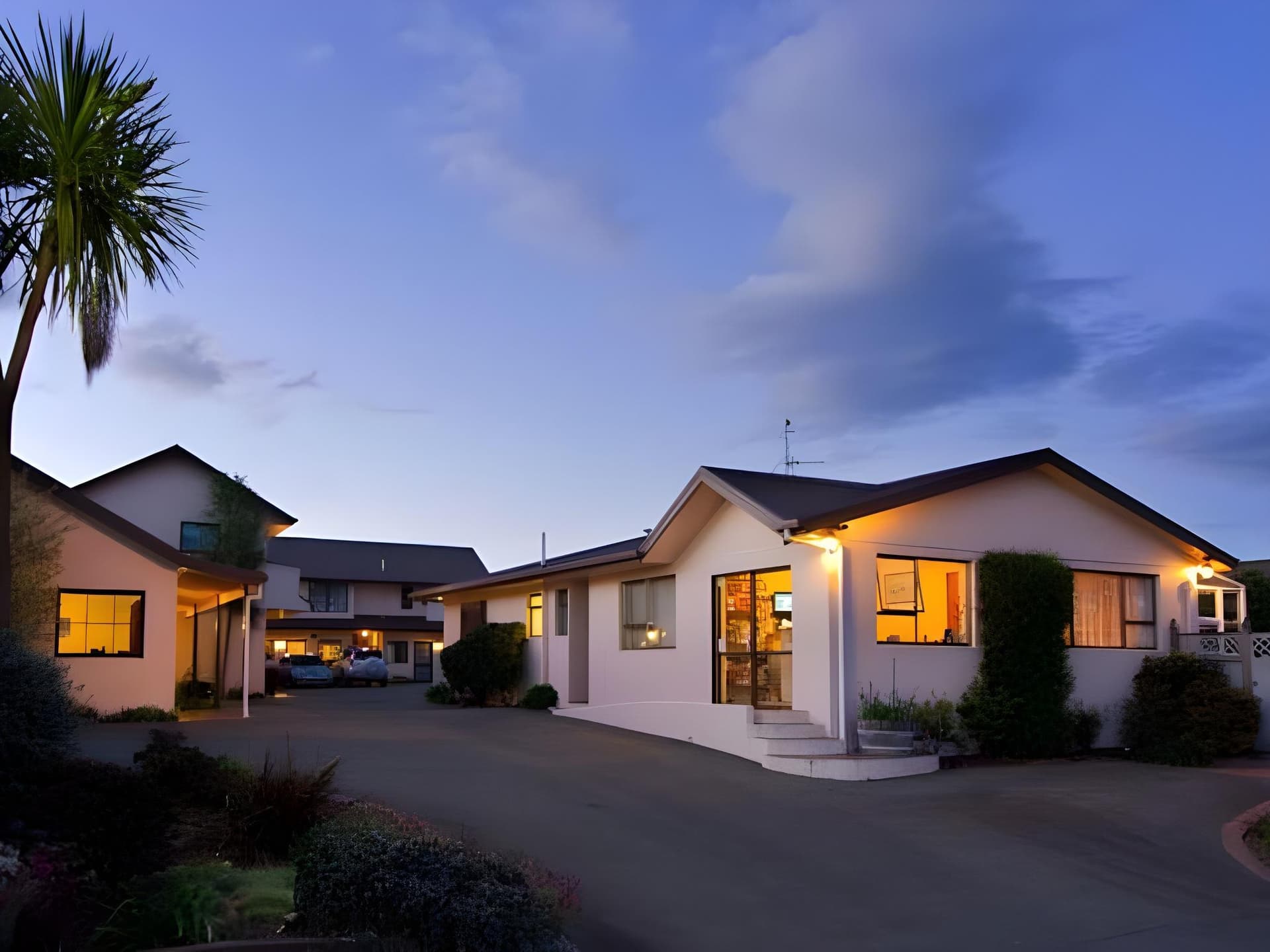 Arrow Motel main