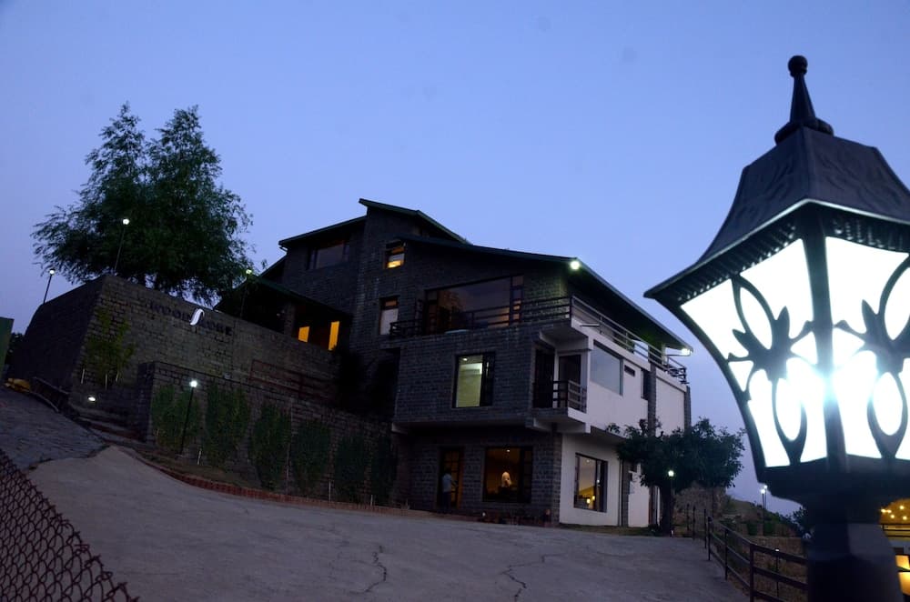 Woodsmoke Resort & Spa main