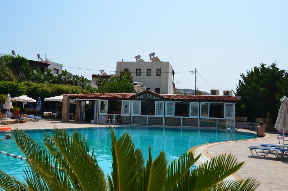 Coliseum Studios & Apartments main