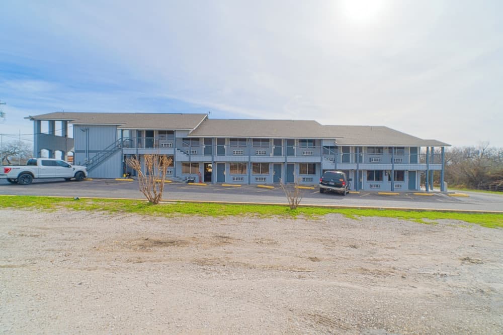 Regency Inn By Oyo Three Rivers main