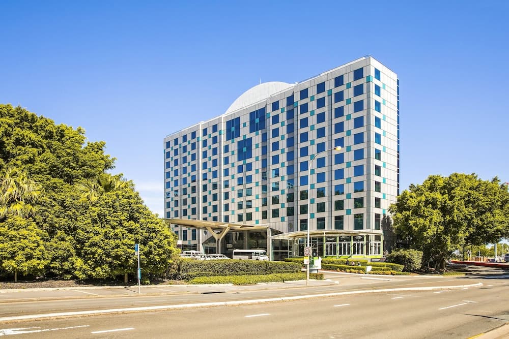 Holiday Inn Sydney Airport main