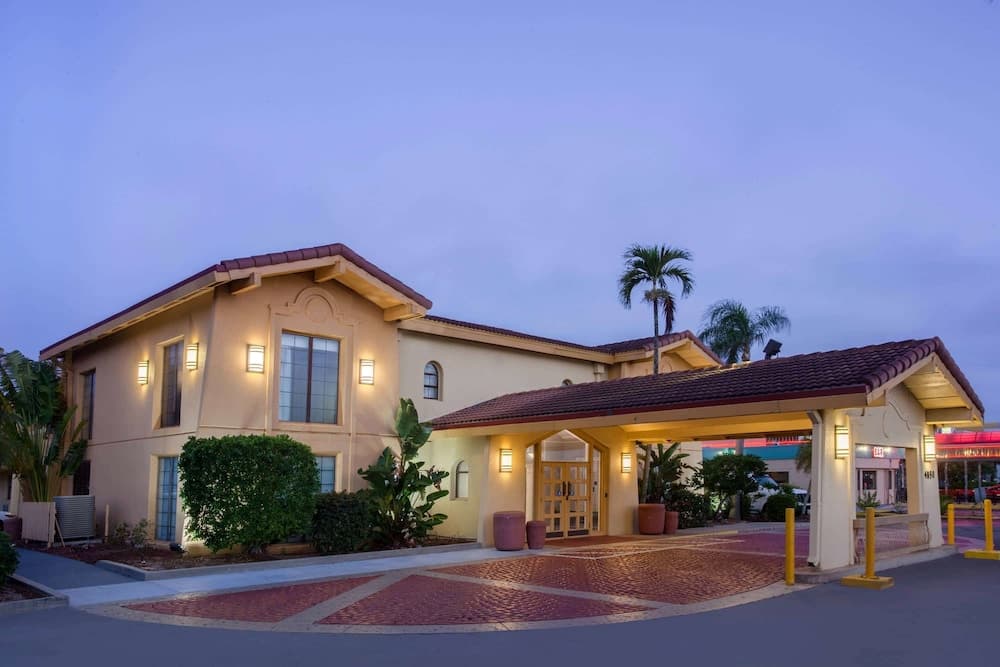 Baymont by Wyndham Fort Myers Central main