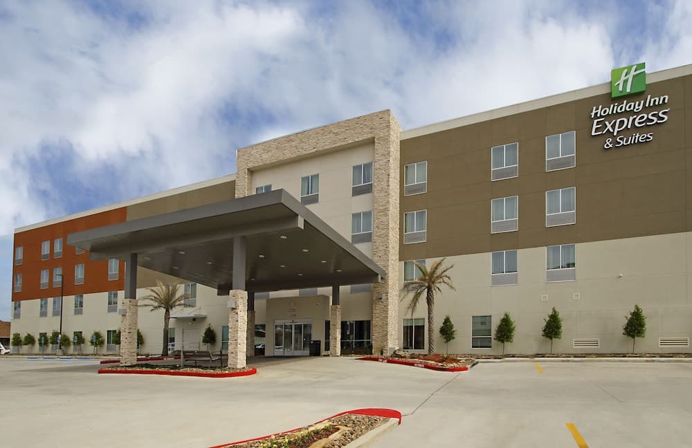 Holiday Inn Express & Suites Lake Charles South main