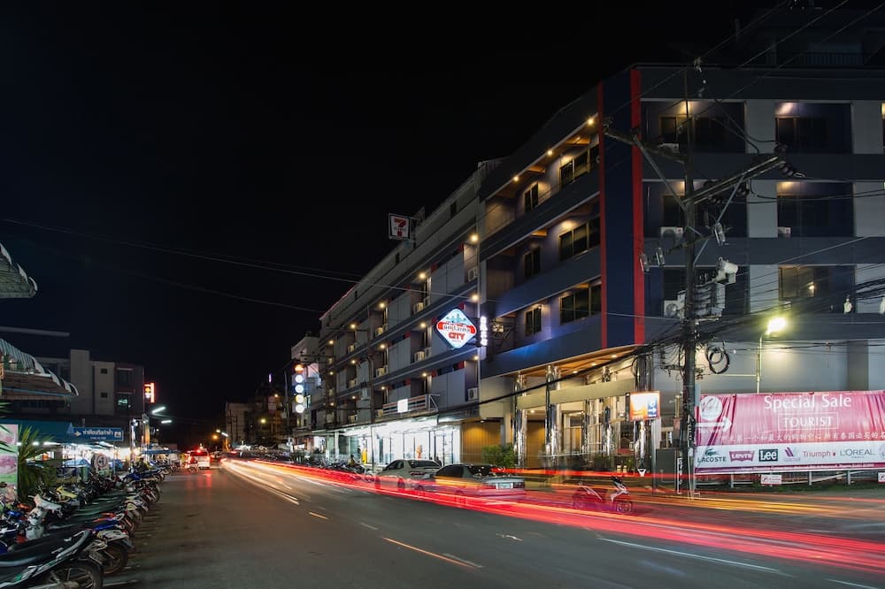 City Hotel main