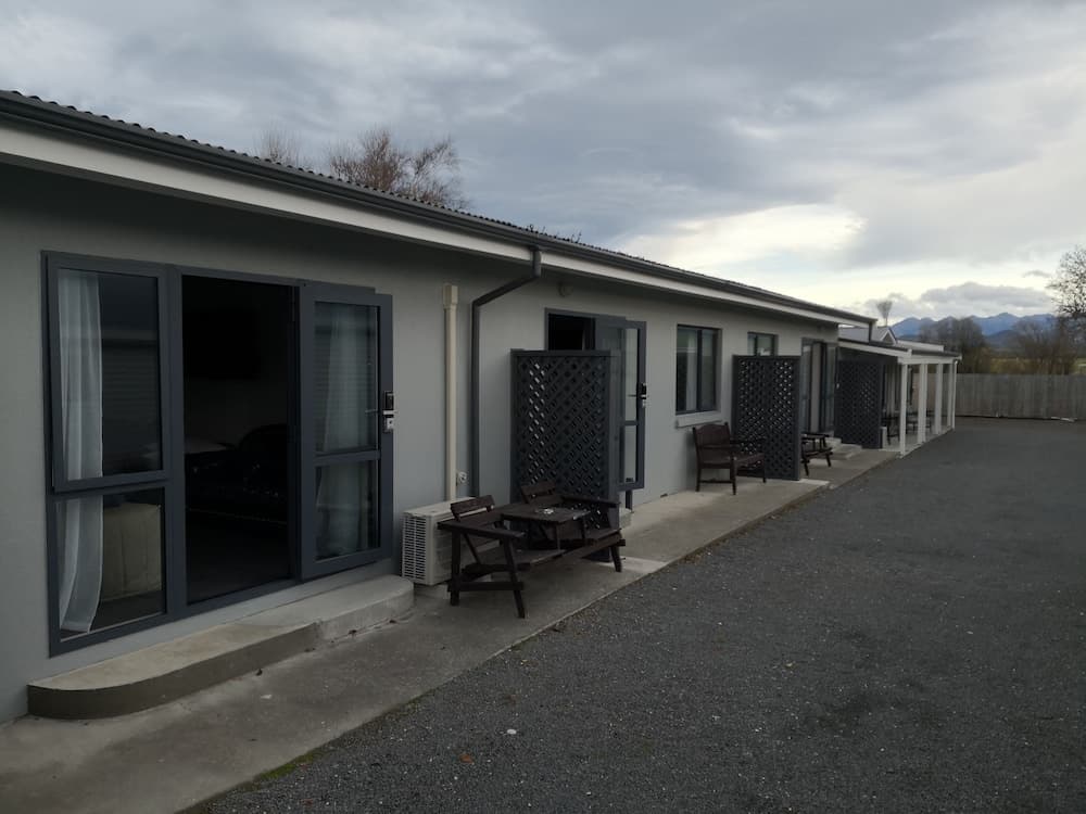 Willowbank Motel main