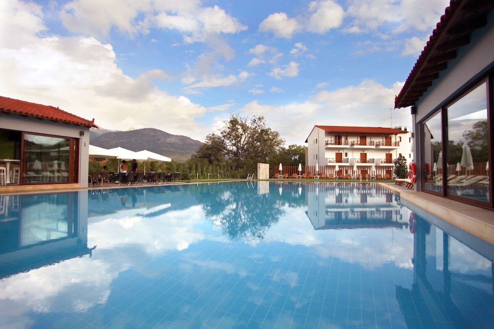 Mont Helmos Hotel main