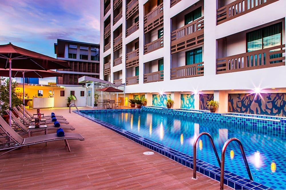 Maple Hotel main
