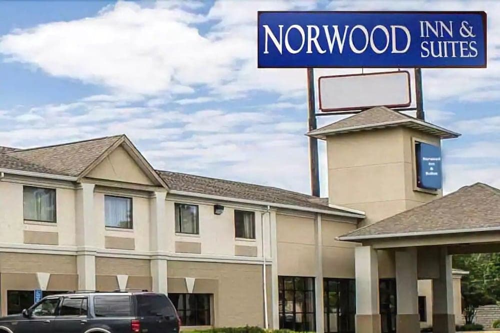 Norwood Inn & Suites Columbus main