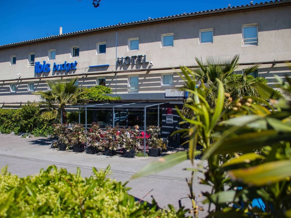 Ibis Budget Carcassonne La Cité main