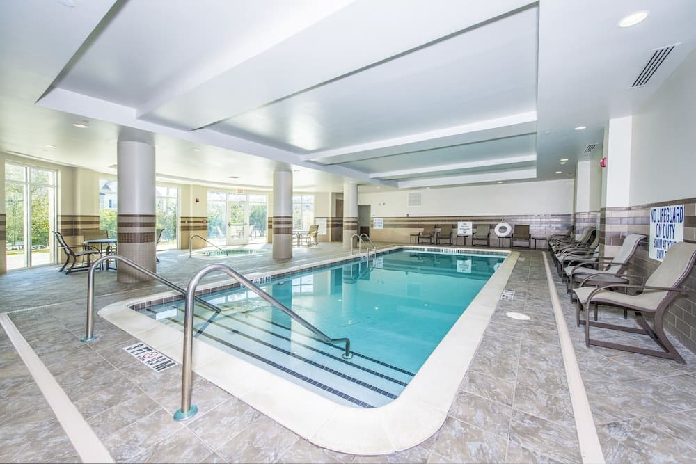 Holiday Inn Express And Suites Charleston Arpt Con main