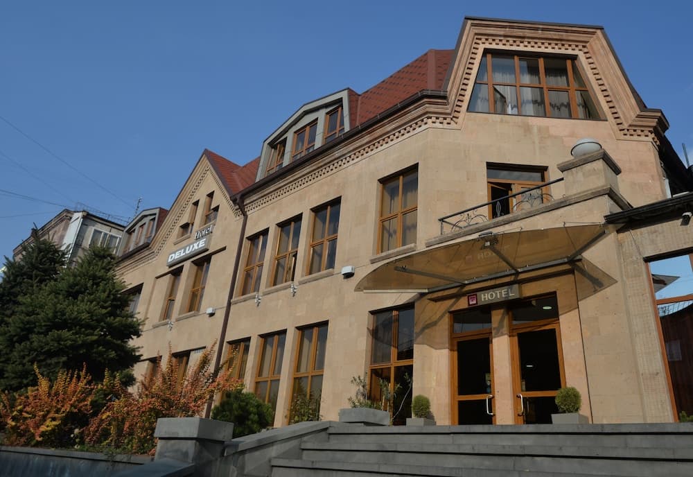 Yerevan Deluxe Hotel main