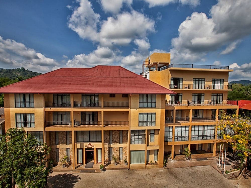 Oak Ray Regency Hotel main