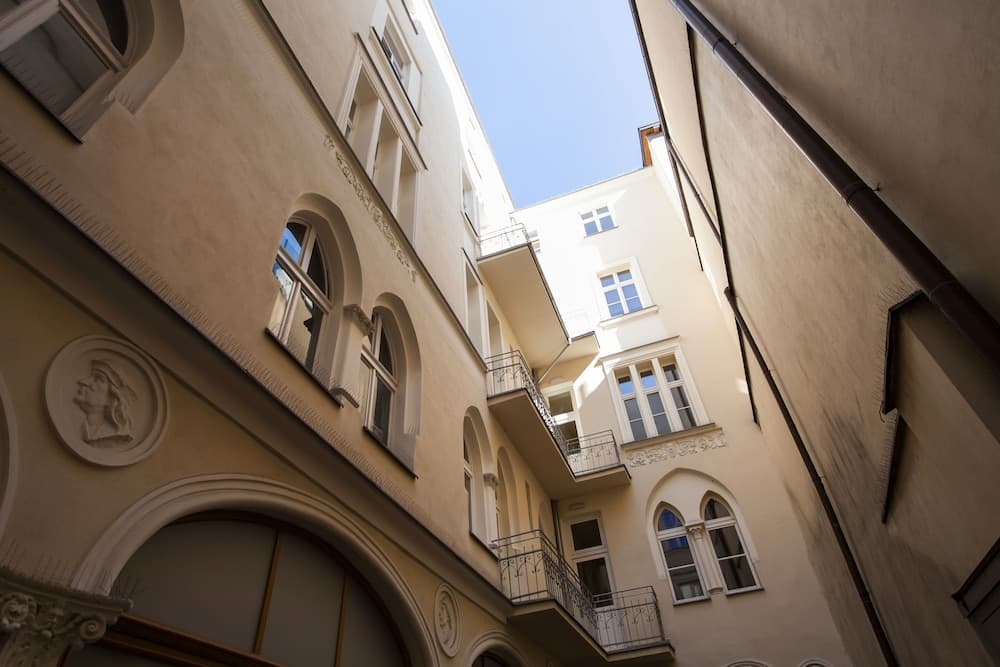 Venetian House Market Square Aparthotel main