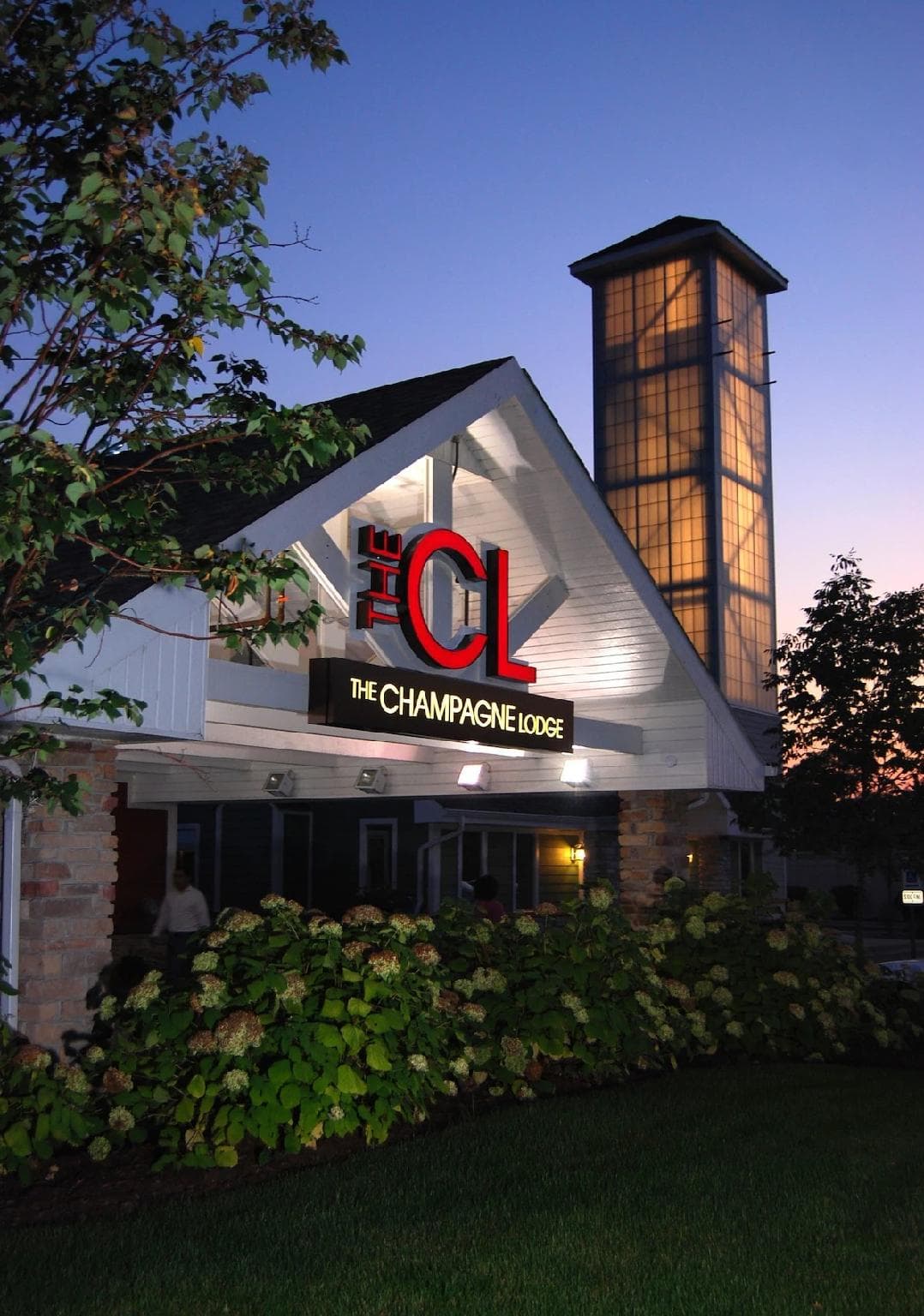 Champagne Lodge And Luxury Suites