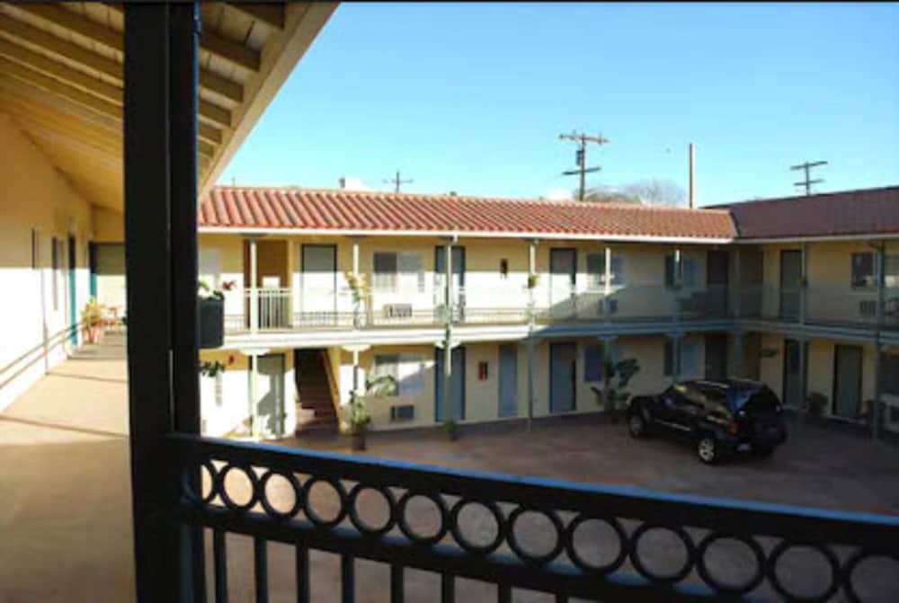 Bella Capri Inn & Suites main