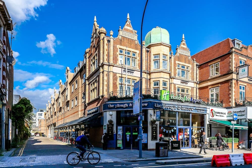 Holiday Inn Express London Hammersmith main