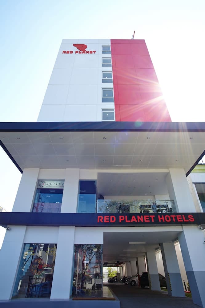 Red Planet Surabaya main