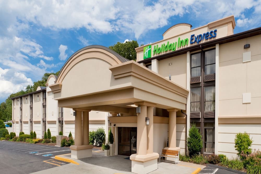 Holiday Inn Express Southington main