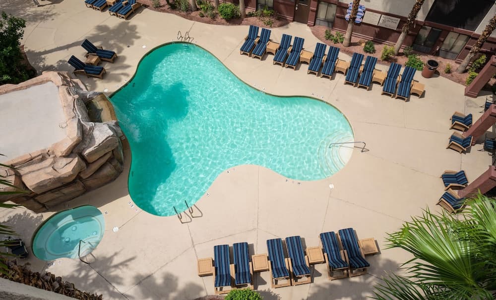 Hampton Inn Tropicana main