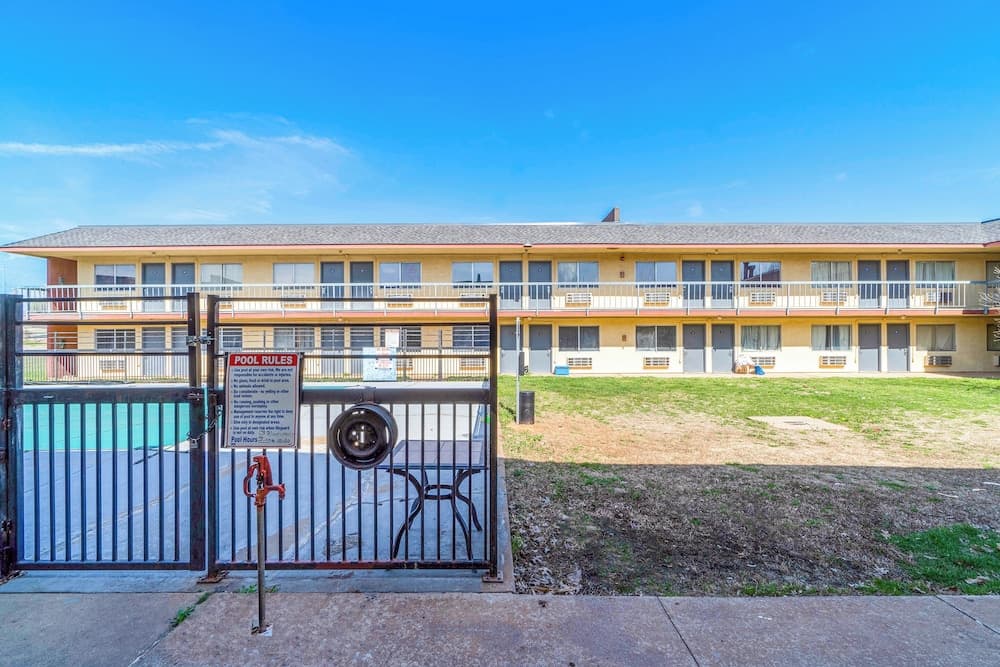 Castle Inn & Suites By Oyo Chickasha