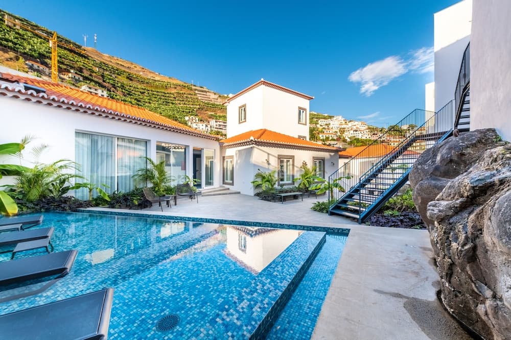 Pestana Fisherman Village main