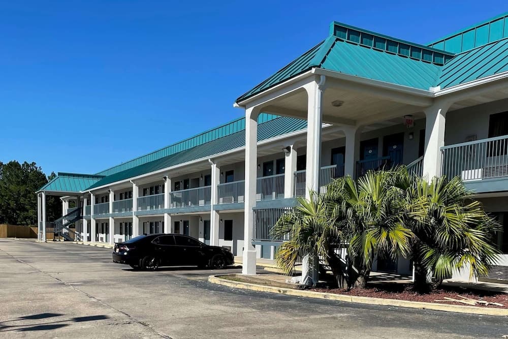 Baymont By Wyndham Biloxi/Ocean Springs main