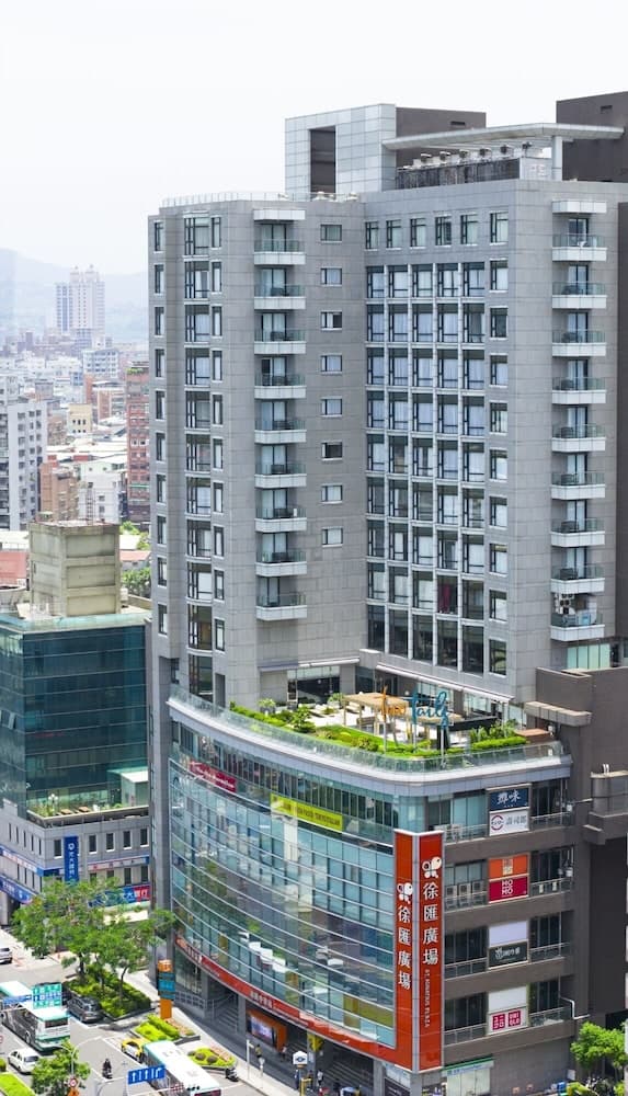 Park City Hotel Luzhou Taipei main