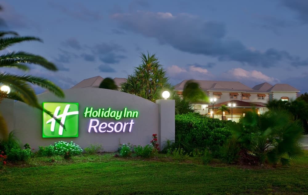 Holiday Inn Resort Grand Cayman main