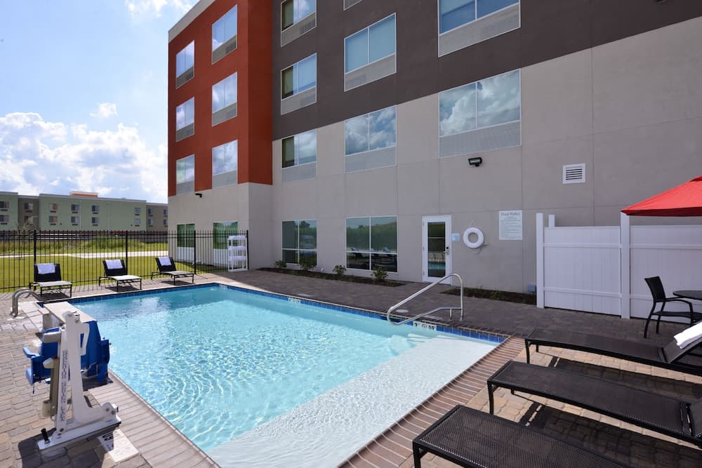 Holiday Inn Express Donaldsonville main