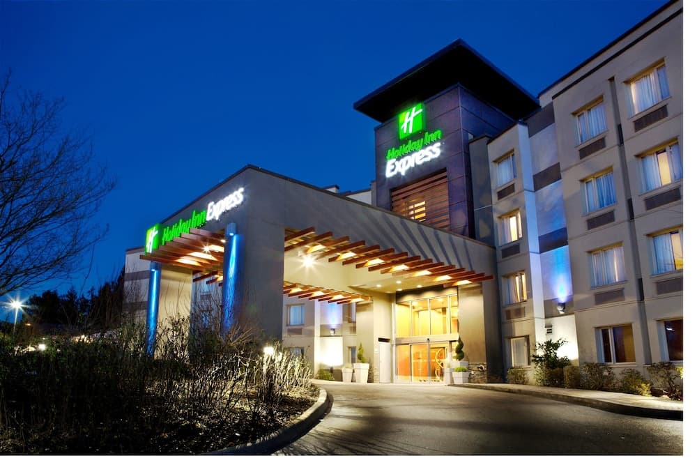 Holiday Inn Express & Suites Langley main