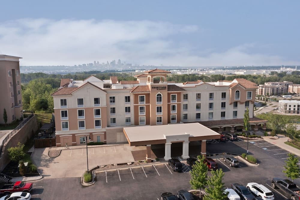 Courtyard Kansas City At Briarcliff main