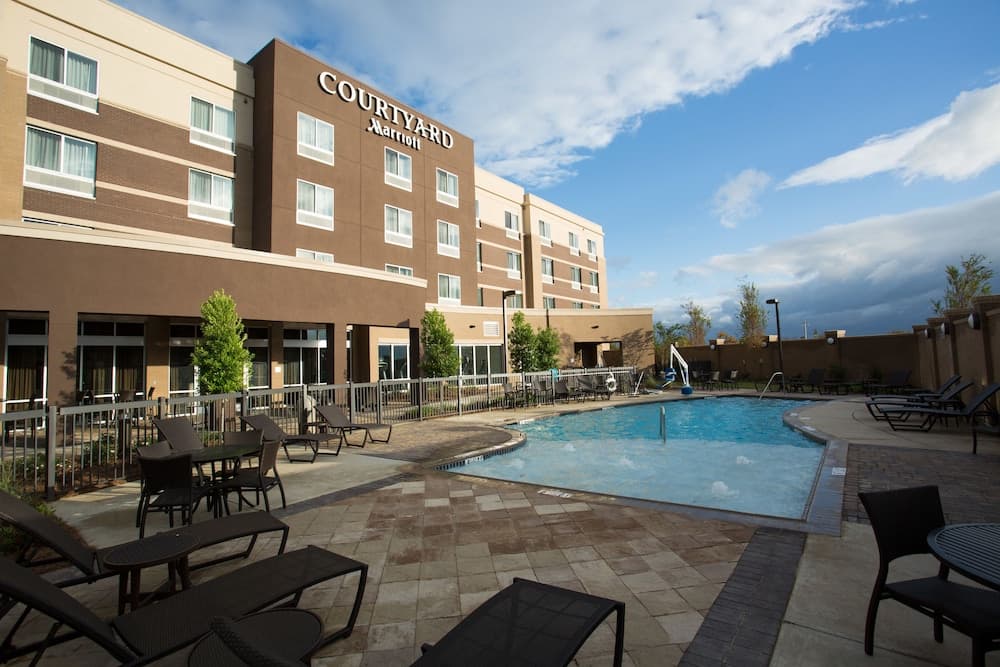 Courtyard Starkville Msu At The Mill Conference C main