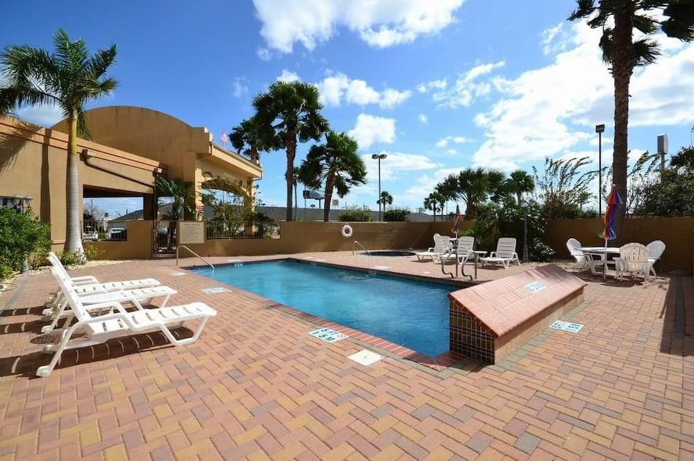 Best Western Casa Villa Suites main
