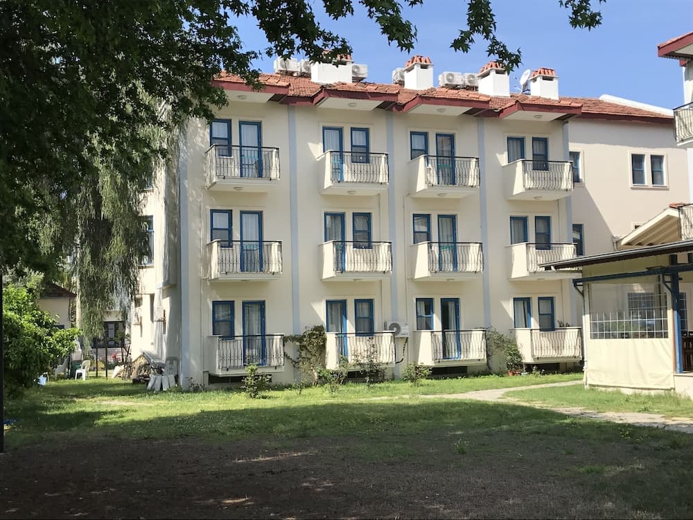 Aymes Hotel main