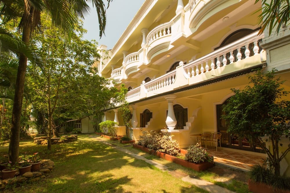 Joecons Beach Resort main