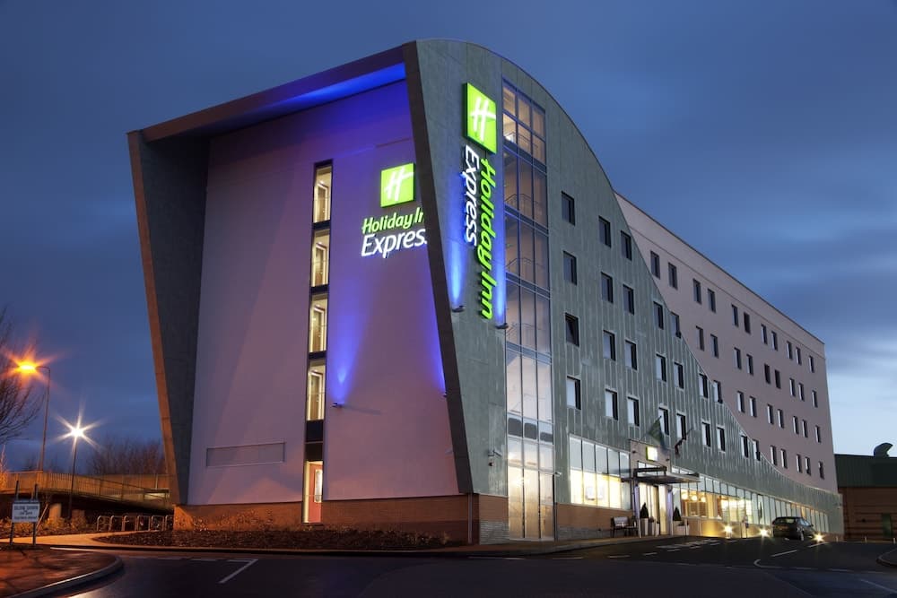 Holiday Inn Express Tamworth main