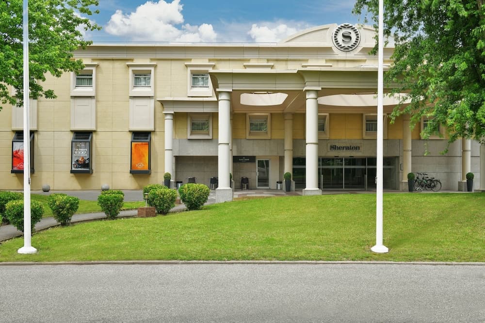 Sheraton Heathrow main