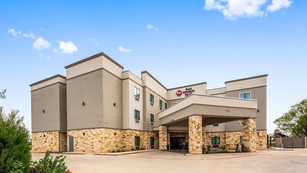 Best Western Plus Waller Hotel main