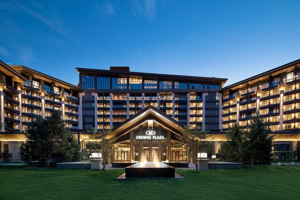 Crowne Plaza Chongli Resort main