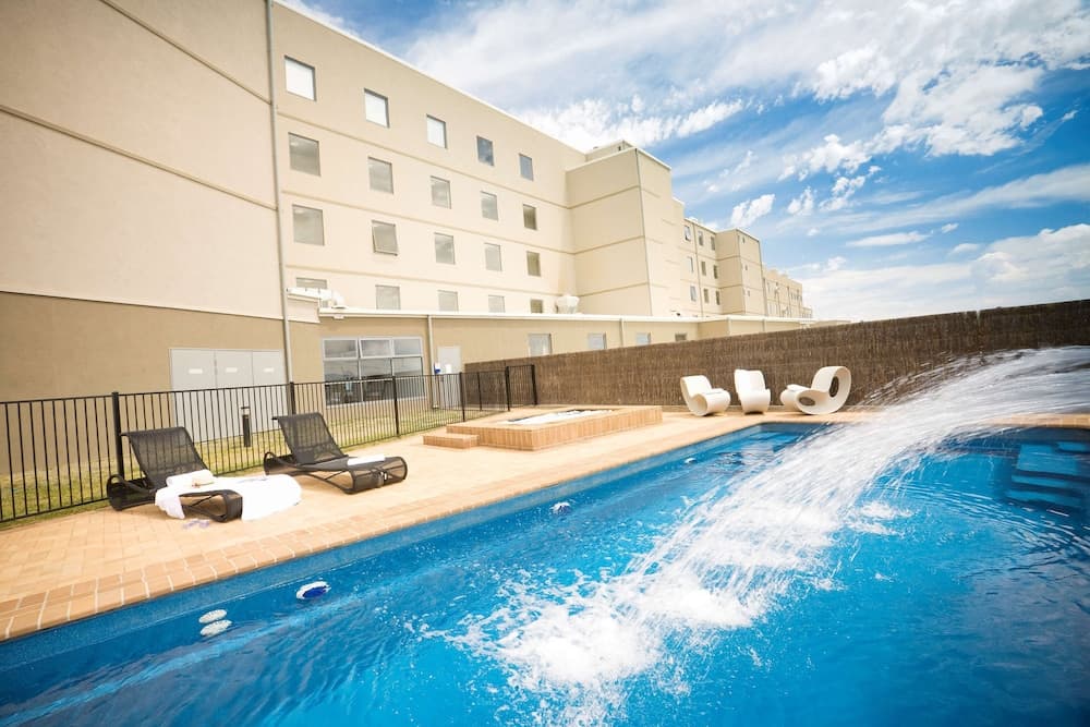 Rydges Mount Panorama Bathurst main