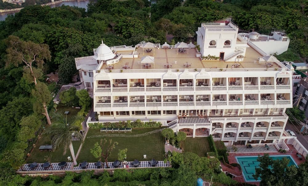 Hotel Hilltop Palace main