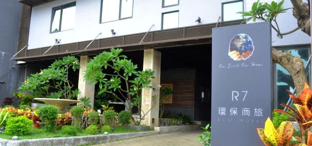 R7 Hotel main
