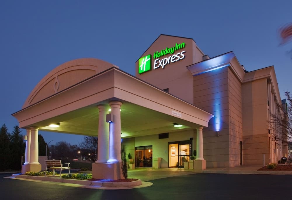 Holiday Inn Express Lynchburg main
