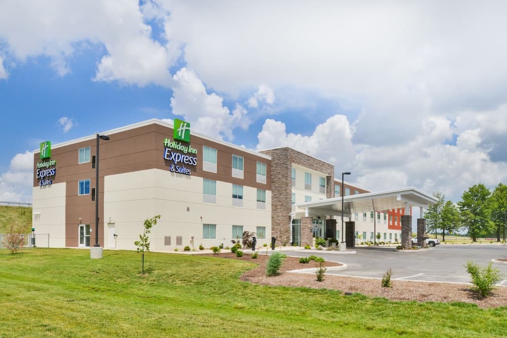 Holiday Inn Express And Suites Salem main