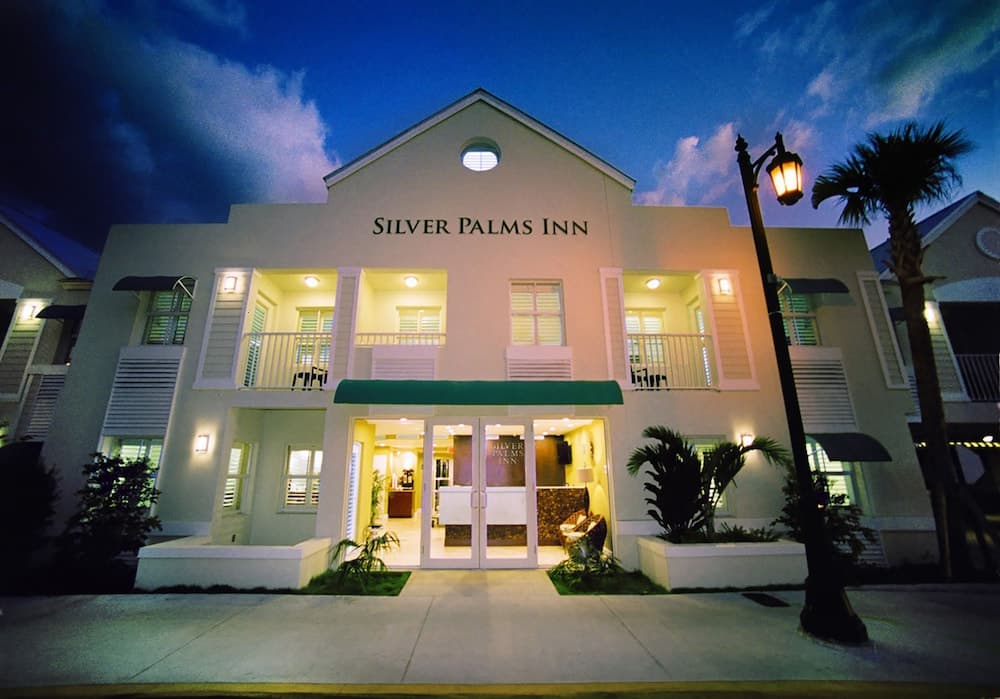 Silver Palms Inn main