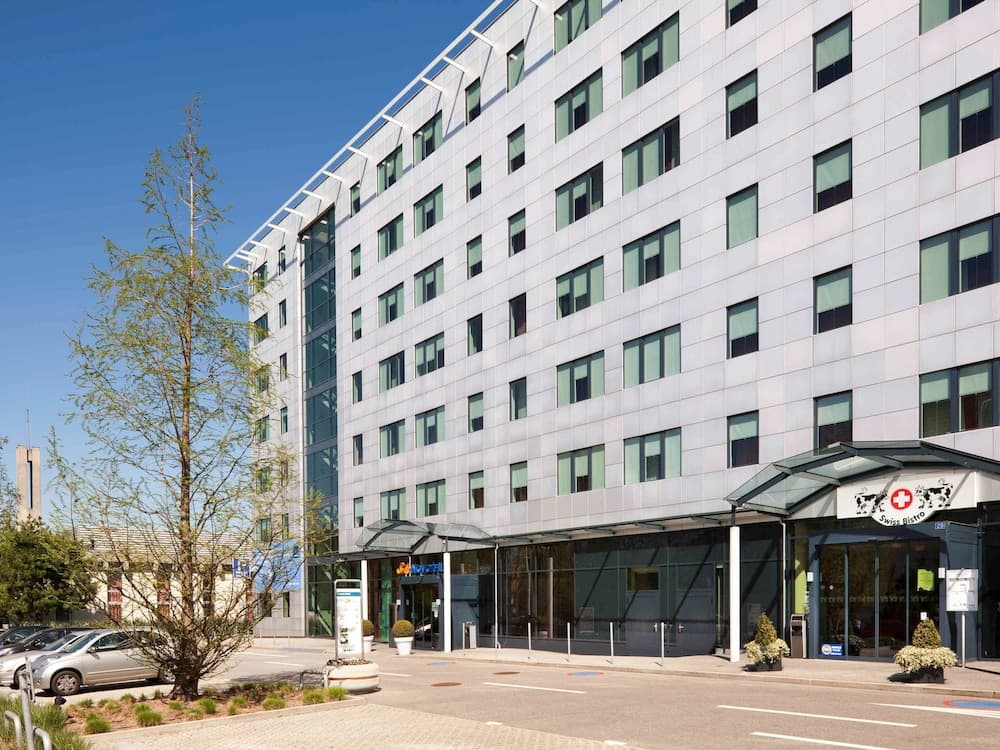 Novotel Suites Geneve Aeroport main