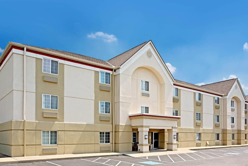 Mainstay Suites Cincinnati Blue Ash main